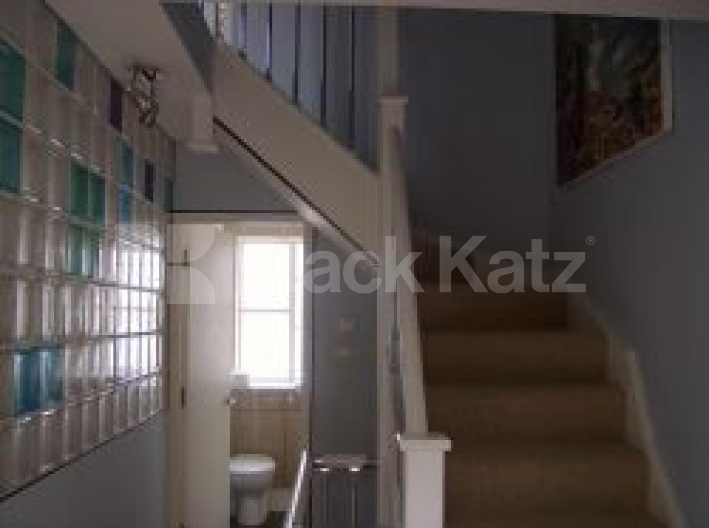 			NEW INSTRUCTION, 4 Bedroom, 1 bath, 1 reception Mews House			 Vestry Mews, Camberwell